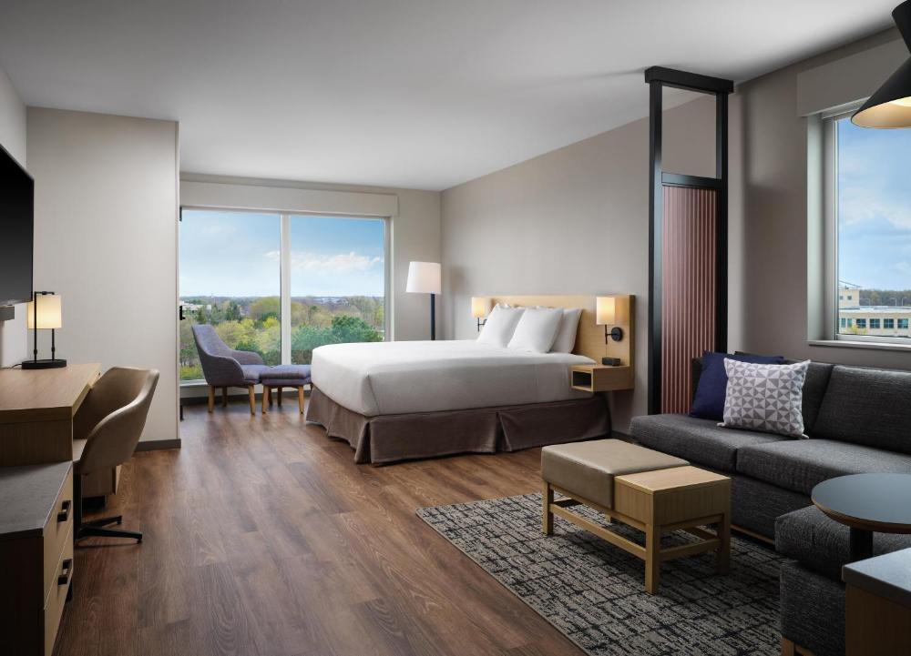 King Room with Sofa Bed and Tub - Disability Access interior